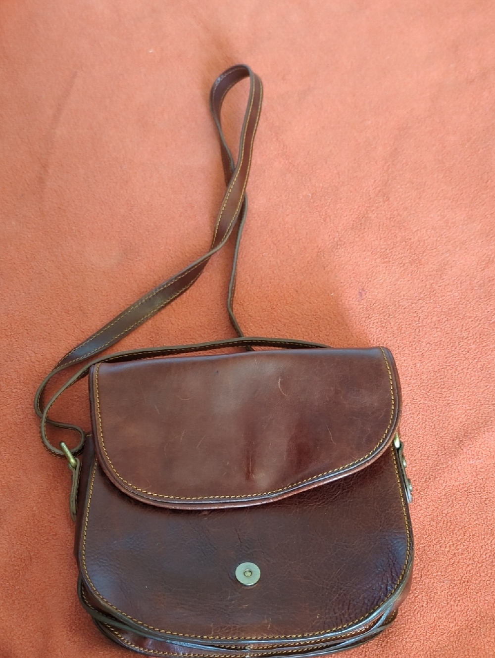 Classic Brown Leather Crossbody Bag - Unbranded